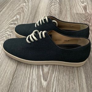 Salvatore Ferragamo Navy sneakers💙